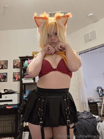 Willow Tri / willow.trie / ooh.willow nude photo #1