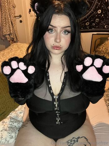 BIG TITTY EMO GF / winterrosefree nude photo #9