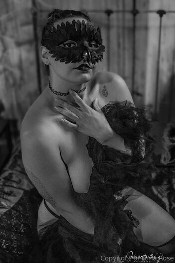 Luna Ros / xlunarosex / lunalilyblack nude photo #8