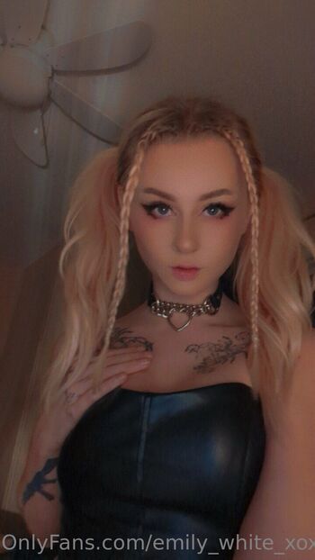 Molly Water / xmollywatersx nude photo #5