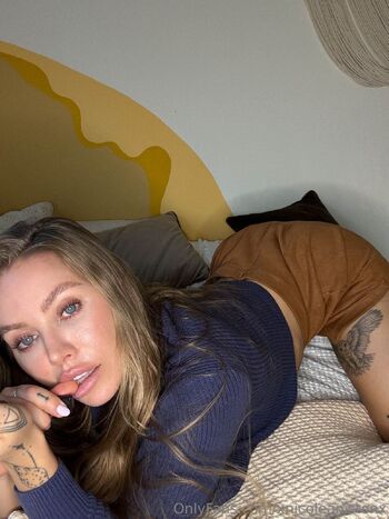 Nicole Anisto / xnicoleanistonx nude photo #2