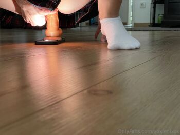 Len / xoxlenixox nude photo #2