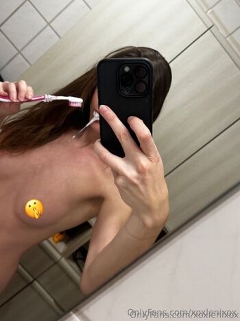 Len / xoxlenixox nude photo #4