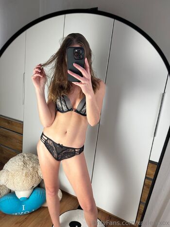 Len / xoxlenixox nude photo #15