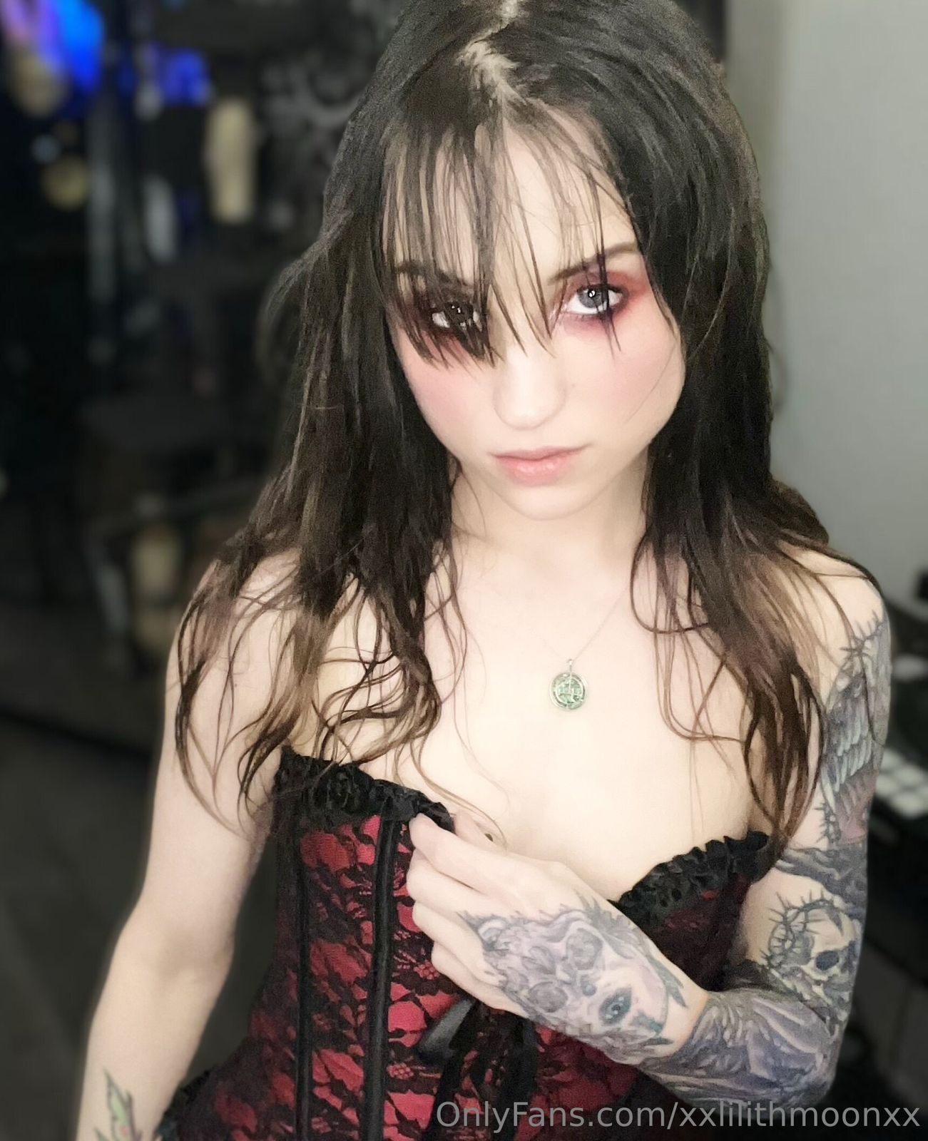 Lilith / xxlilithmoonxx / xlilithxmoonx nude photo #2