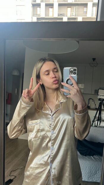 Yana Kok / yanakokafree nude photo #3