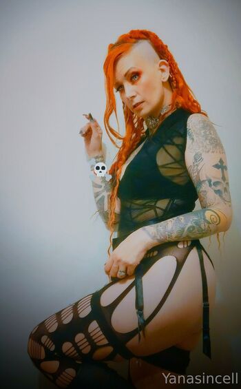Yanasincell66 / yanasincell666 nude photo #2