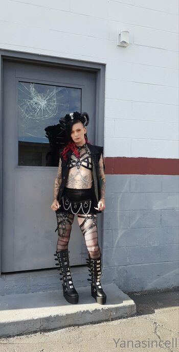 Yanasincell66 / yanasincell666 nude photo #19