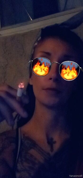 Yanasincell66 / yanasincell666 nude photo #37