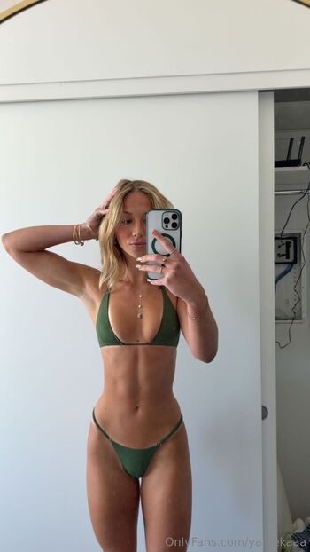 Yaniek / yaniekaaa nude photo #1