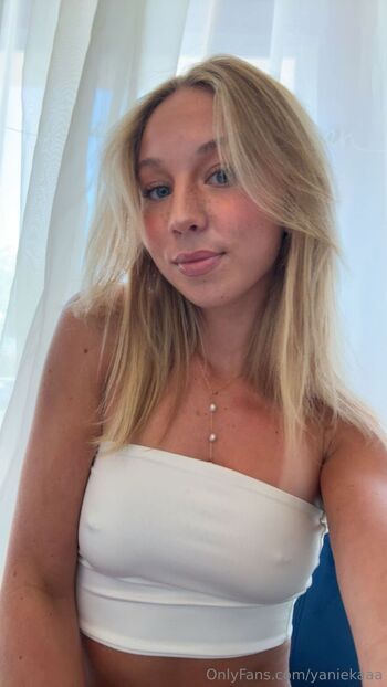 Yaniek / yaniekaaa nude photo #3