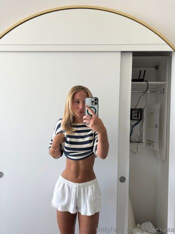 Yaniek / yaniekaaa nude photo #4