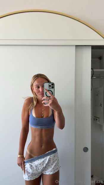 Yaniek / yaniekaaa nude photo #5