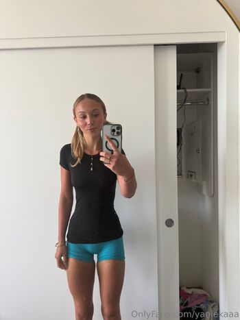 Yaniek / yaniekaaa nude photo #11