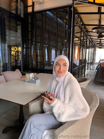 Yasmin / yasmin_luna nude photo #2