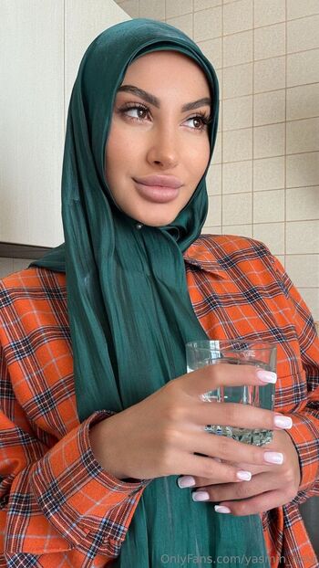 Yasmin / yasmin_luna nude photo #3