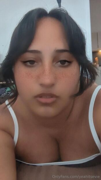 Evangeline / yeahitsevie nude photo #18