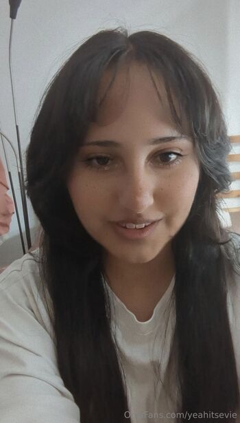 Evangeline / yeahitsevie nude photo #32