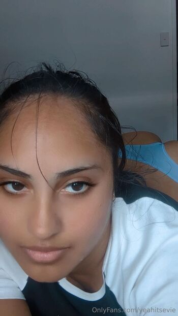 Evangeline / yeahitsevie nude photo #39