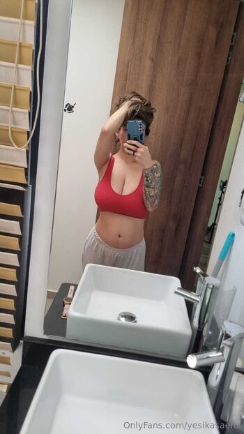 Yesikasaen / yesikasaenz nude photo #4