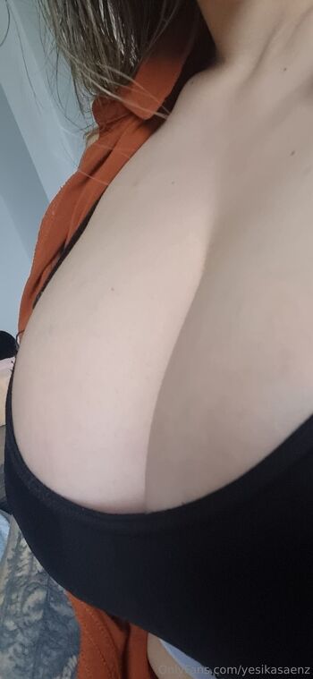 Yesikasaen / yesikasaenz nude photo #11