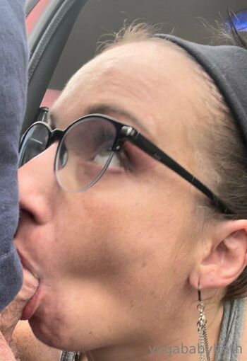 Beautiful Bett / yogababybeth nude photo #1