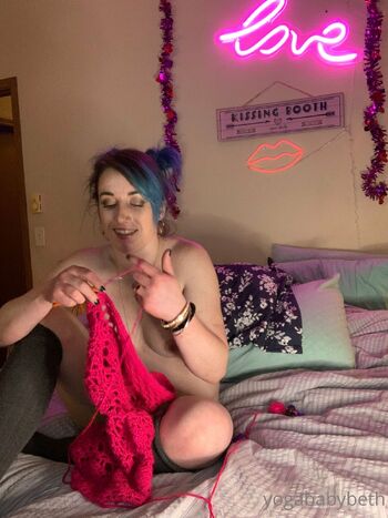 Beautiful Bett / yogababybeth nude photo #18