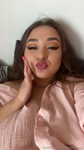 𝐵𝐵𝒲 𝒴𝓁𝒶𝓃𝒹𝒶 / yolandakeys nude photo #13