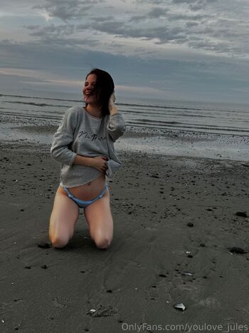 Jule / youlove_jules nude photo #2