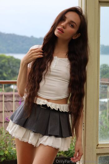 Lizzy Youngy / youngy.lizzy / youngy_lizzzy nude photo #6