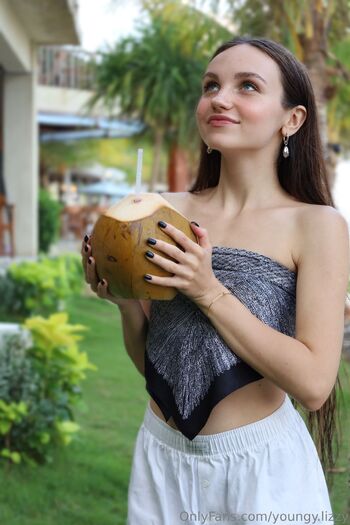 Lizzy Youngy / youngy.lizzy / youngy_lizzzy nude photo #15