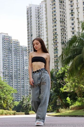Lizzy Youngy / youngy.lizzy / youngy_lizzzy nude photo #17
