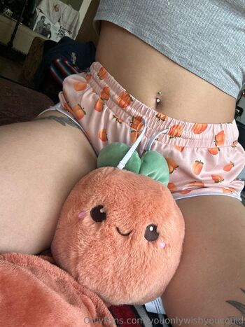 Charlott / youonlywishyoucould nude photo #1