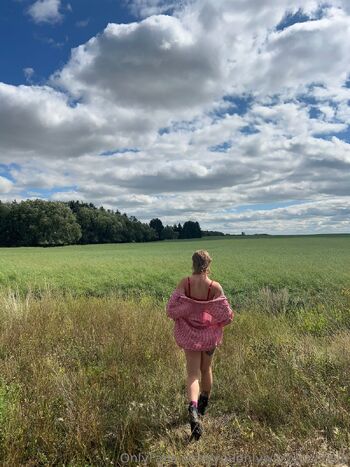 Charlott / youonlywishyoucould nude photo #4