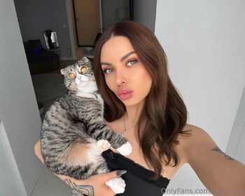 Lilia / your_lilia nude photo #2