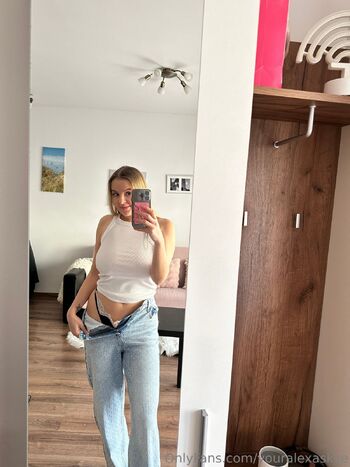 Alexa / youralexaskye nude photo #16