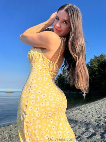 The Perfect Peach / yourbabehailey nude photo #5