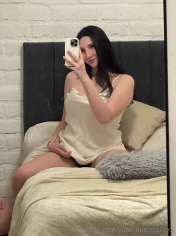 luna / yourcherrysgirlyx nude photo #1