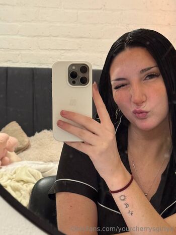 luna / yourcherrysgirlyx nude photo #15