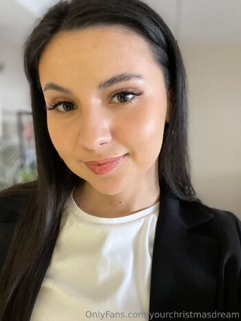 OnlyFans / yourchristmasdream nude photo #14