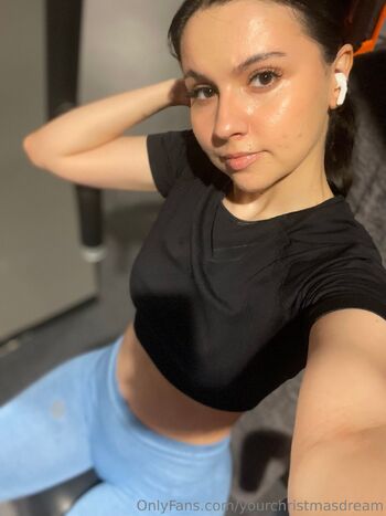 OnlyFans / yourchristmasdream nude photo #17