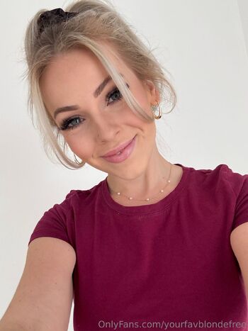 Ell / yourfavblondefree nude photo #27