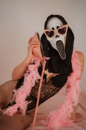 Ell / yourfavblondefree nude photo #36