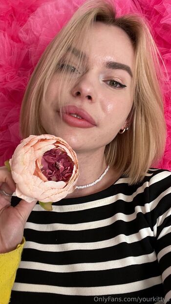 KateKissSHY GIRL / yourkittys nude photo #16