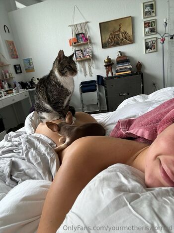 Ava Dank / yourmotherisworried / avadank / avadank69 / basedmommy nude photo #32