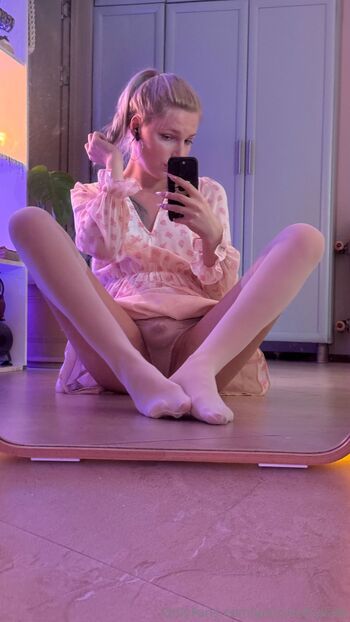 Kat / yourprettykate / yourprettykate_ nude photo #1