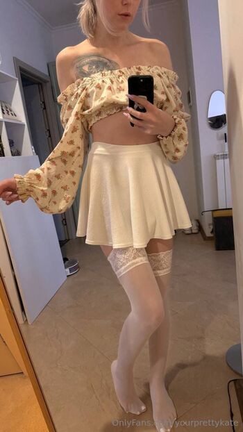 Kat / yourprettykate / yourprettykate_ nude photo #4
