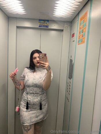 𝕼𝖚𝖊𝖊𝖓 𝕭𝖔𝖔𝖇𝖘 / yours_queen nude photo #3