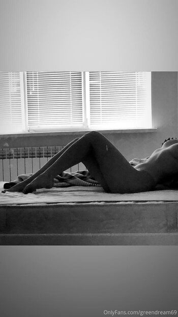 𝕼𝖚𝖊𝖊𝖓 𝕭𝖔𝖔𝖇𝖘 / yours_queen nude photo #6