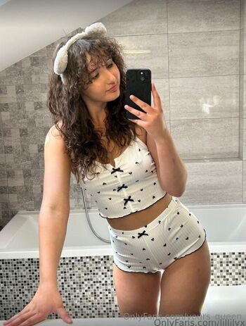 𝕼𝖚𝖊𝖊𝖓 𝕭𝖔𝖔𝖇𝖘 / yours_queen nude photo #23